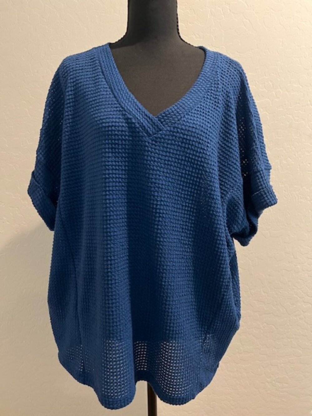 Andree by Unit Blue Open Knit Top V Neck Lightweight NWOT Size L